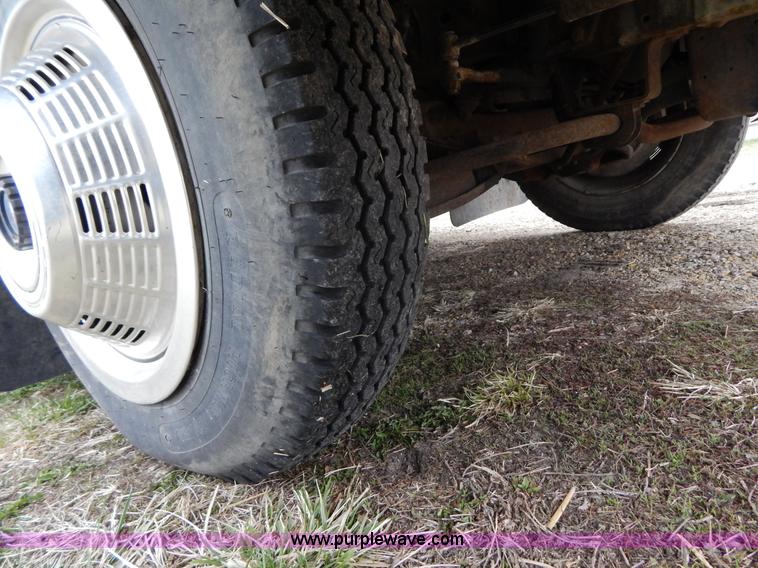 image for item I1051 1982 Chevrolet P30 Winnebago RV