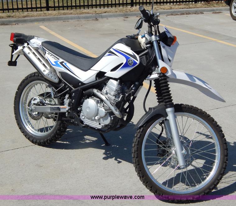 image for item I1068 2011 Yamaha XT250 motorcycle
