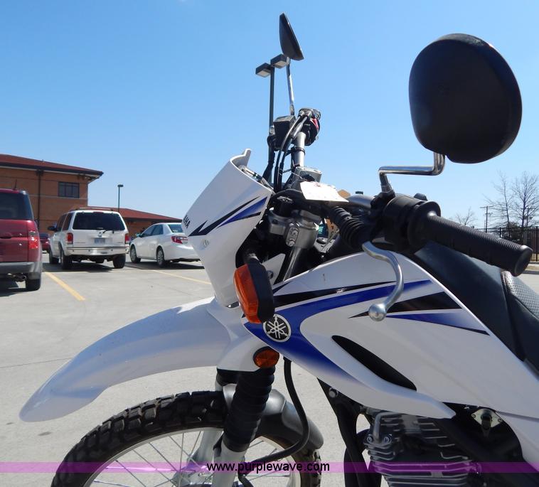 image for item I1068 2011 Yamaha XT250 motorcycle