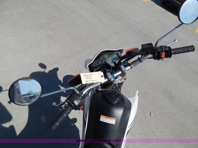 image for item I1068 2011 Yamaha XT250 motorcycle