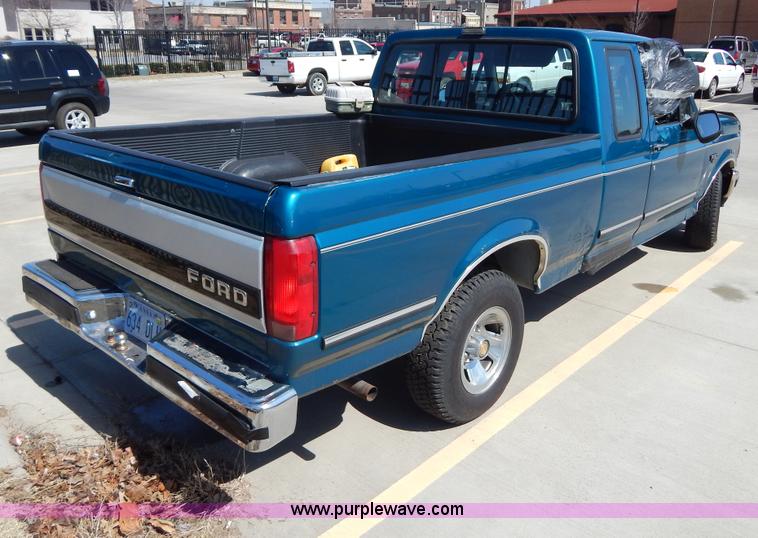 image for item I1069 1993 Ford F150 XL SuperCab pickup truck