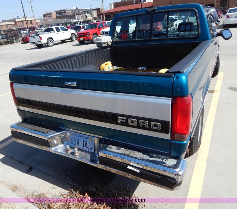 image for item I1069 1993 Ford F150 XL SuperCab pickup truck