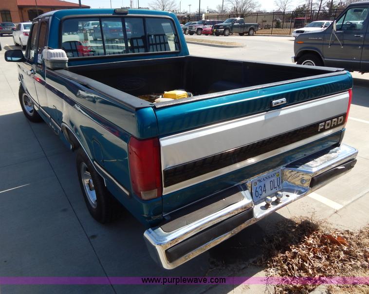image for item I1069 1993 Ford F150 XL SuperCab pickup truck
