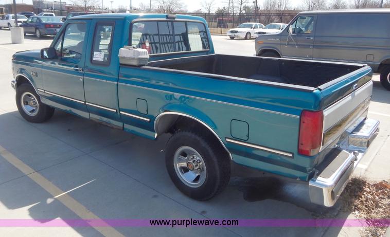image for item I1069 1993 Ford F150 XL SuperCab pickup truck