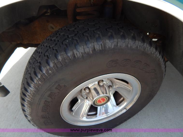 image for item I1069 1993 Ford F150 XL SuperCab pickup truck