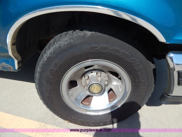 image for item I1069 1993 Ford F150 XL SuperCab pickup truck