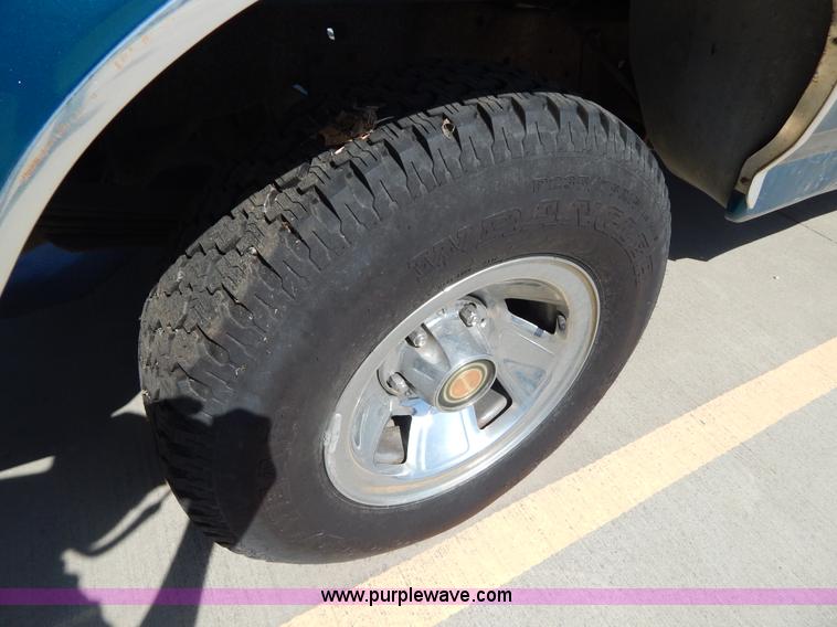 image for item I1069 1993 Ford F150 XL SuperCab pickup truck