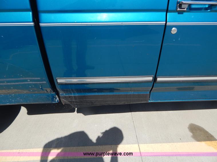 image for item I1069 1993 Ford F150 XL SuperCab pickup truck