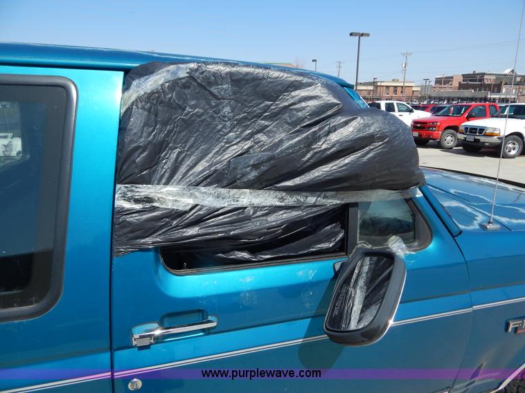 image for item I1069 1993 Ford F150 XL SuperCab pickup truck