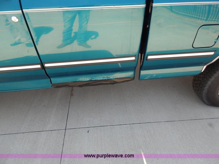 image for item I1069 1993 Ford F150 XL SuperCab pickup truck