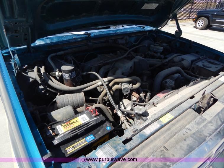 image for item I1069 1993 Ford F150 XL SuperCab pickup truck