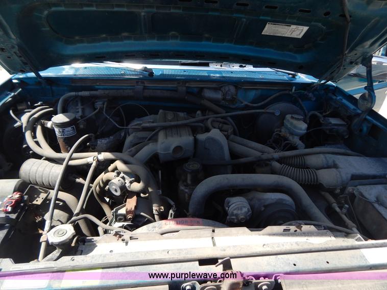 image for item I1069 1993 Ford F150 XL SuperCab pickup truck