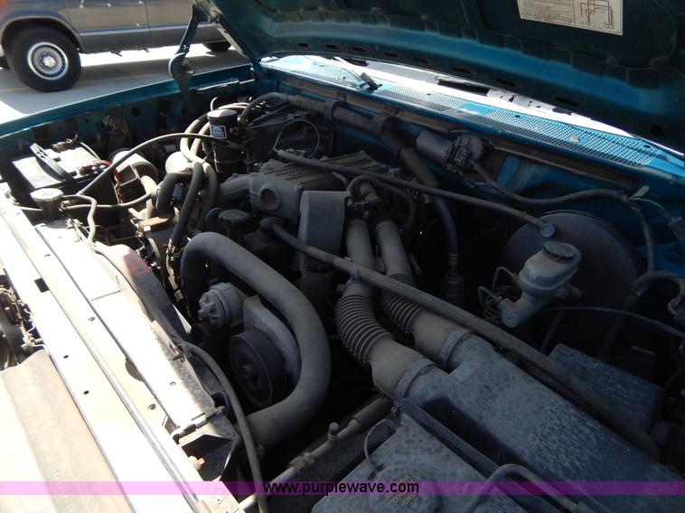 image for item I1069 1993 Ford F150 XL SuperCab pickup truck