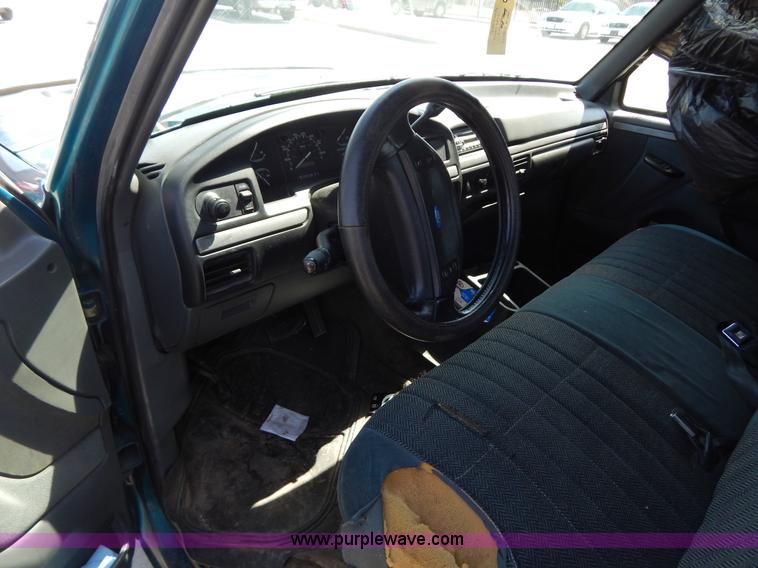image for item I1069 1993 Ford F150 XL SuperCab pickup truck