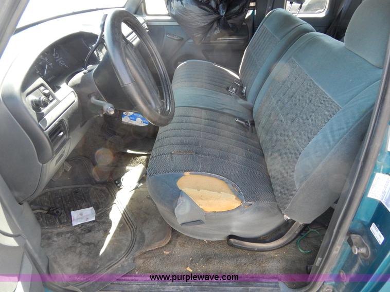 image for item I1069 1993 Ford F150 XL SuperCab pickup truck