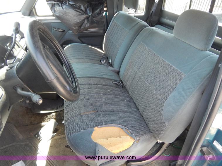 image for item I1069 1993 Ford F150 XL SuperCab pickup truck
