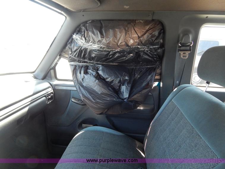 image for item I1069 1993 Ford F150 XL SuperCab pickup truck