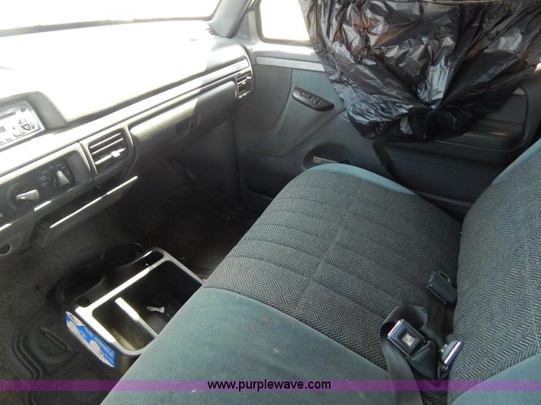 image for item I1069 1993 Ford F150 XL SuperCab pickup truck