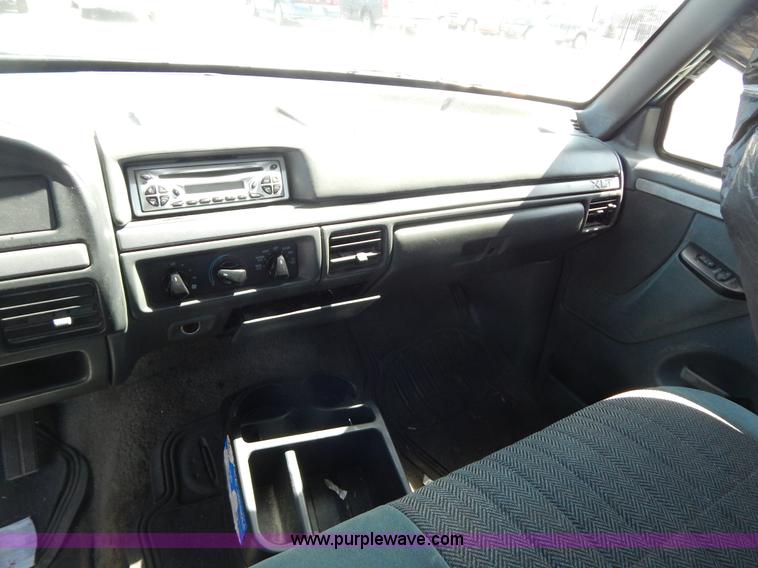 image for item I1069 1993 Ford F150 XL SuperCab pickup truck