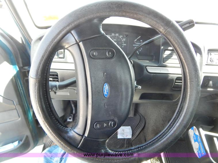 image for item I1069 1993 Ford F150 XL SuperCab pickup truck