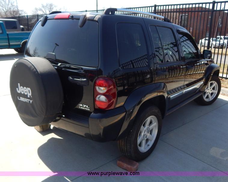 image for item I1070 2005 Jeep Liberty Limited SUV