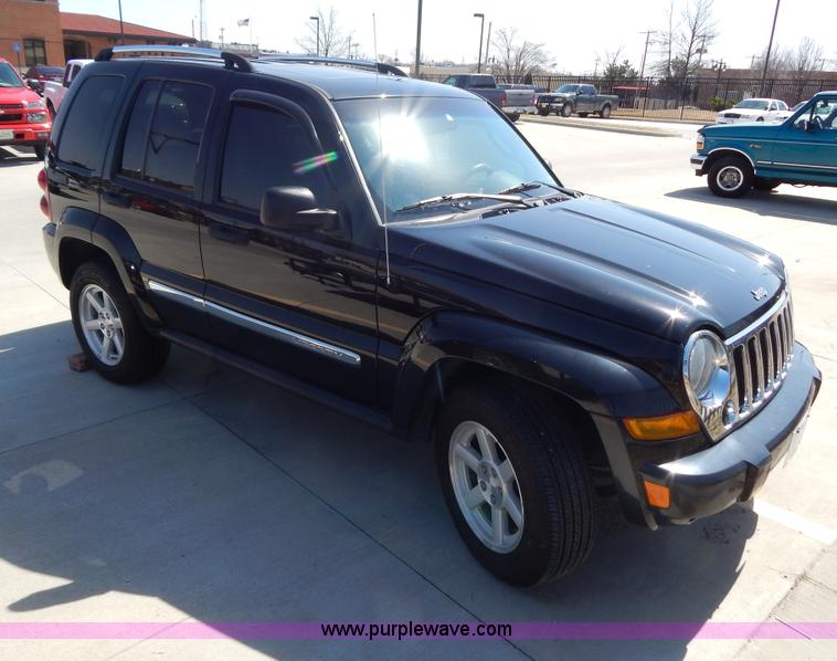 image for item I1070 2005 Jeep Liberty Limited SUV