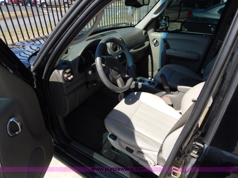 image for item I1070 2005 Jeep Liberty Limited SUV