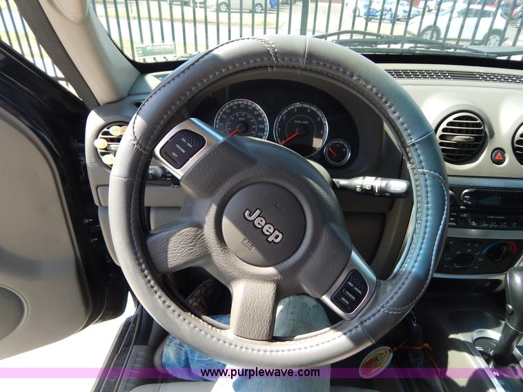 image for item I1070 2005 Jeep Liberty Limited SUV