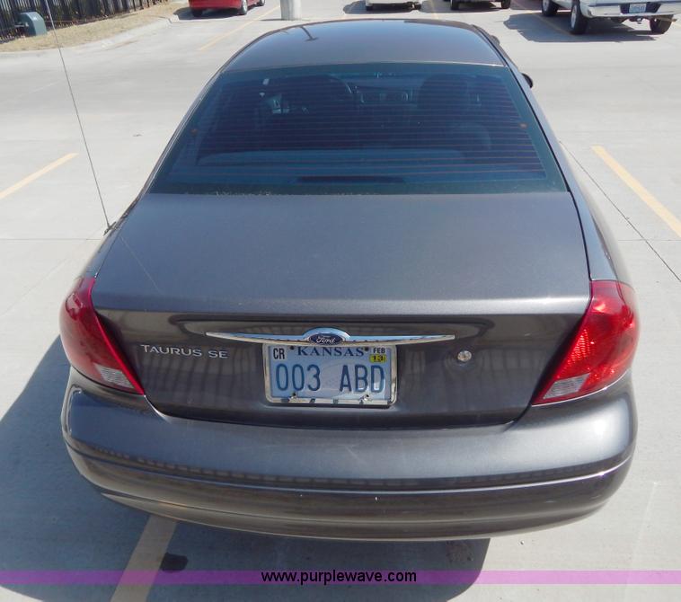 image for item I1072 2003 Ford Taurus SE