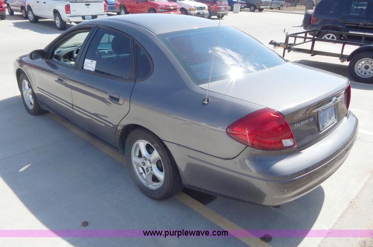image for item I1072 2003 Ford Taurus SE