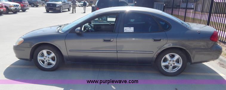 image for item I1072 2003 Ford Taurus SE