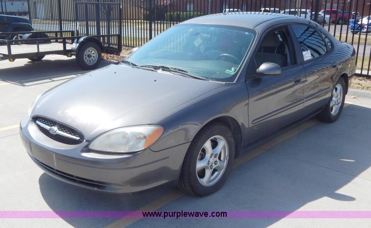 image for item I1072 2003 Ford Taurus SE