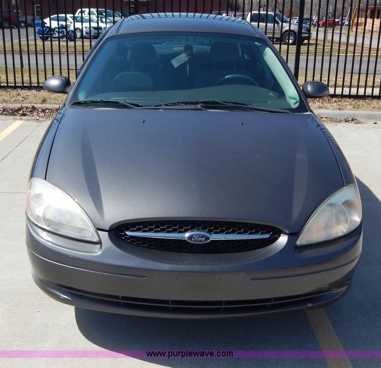 image for item I1072 2003 Ford Taurus SE
