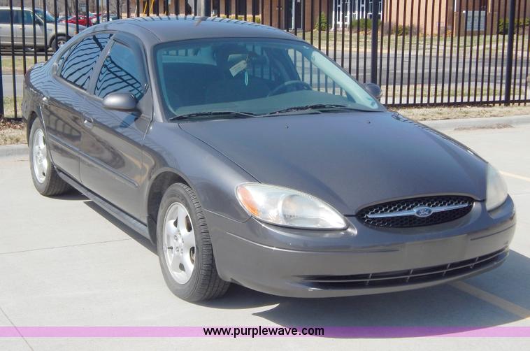 image for item I1072 2003 Ford Taurus SE
