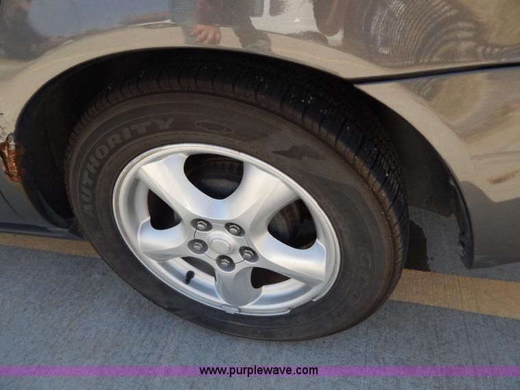 image for item I1072 2003 Ford Taurus SE