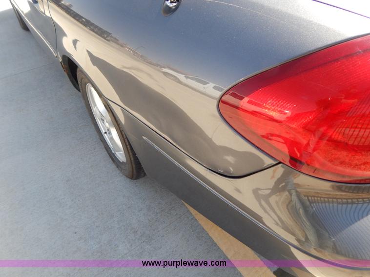 image for item I1072 2003 Ford Taurus SE