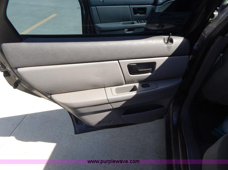 image for item I1072 2003 Ford Taurus SE