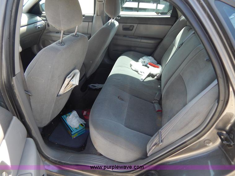 image for item I1072 2003 Ford Taurus SE