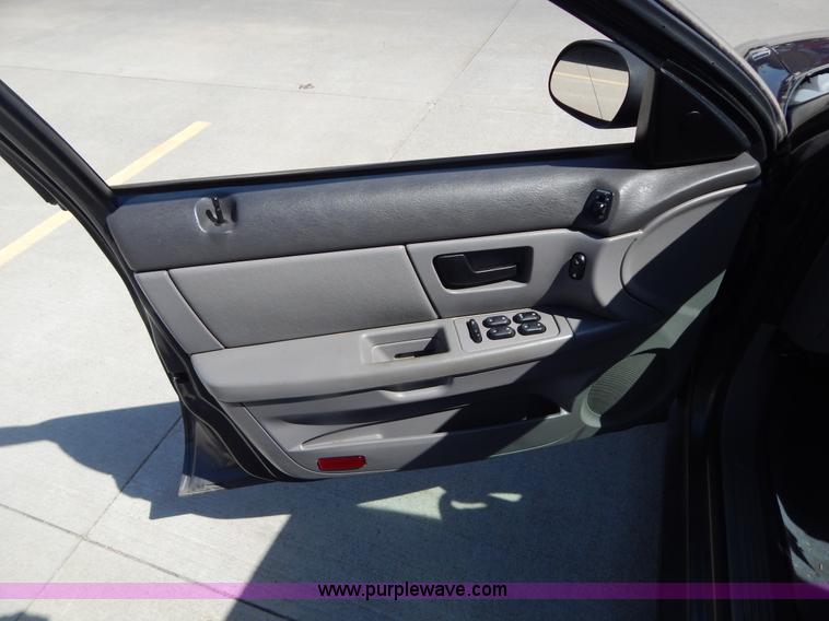 image for item I1072 2003 Ford Taurus SE