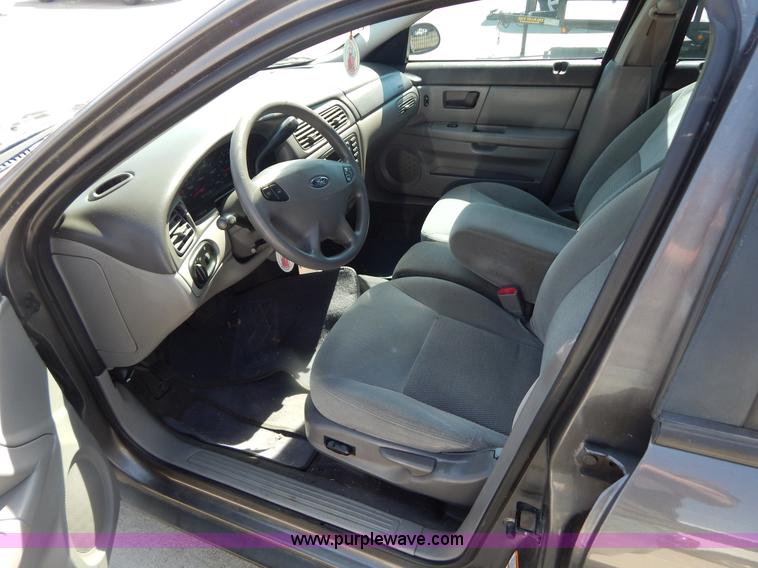 image for item I1072 2003 Ford Taurus SE