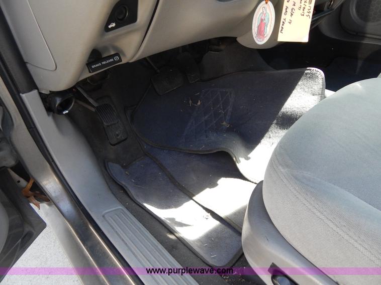 image for item I1072 2003 Ford Taurus SE