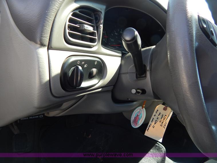 image for item I1072 2003 Ford Taurus SE