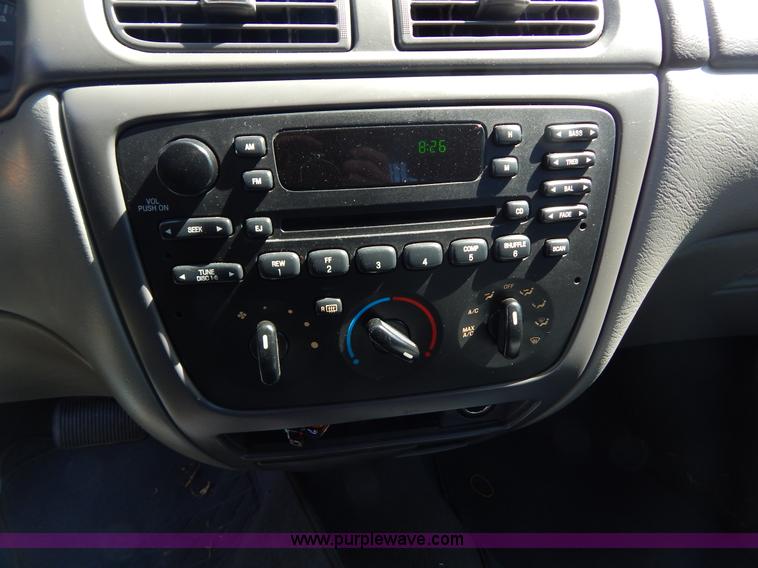 image for item I1072 2003 Ford Taurus SE