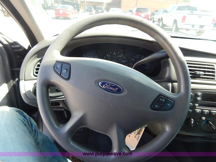 image for item I1072 2003 Ford Taurus SE