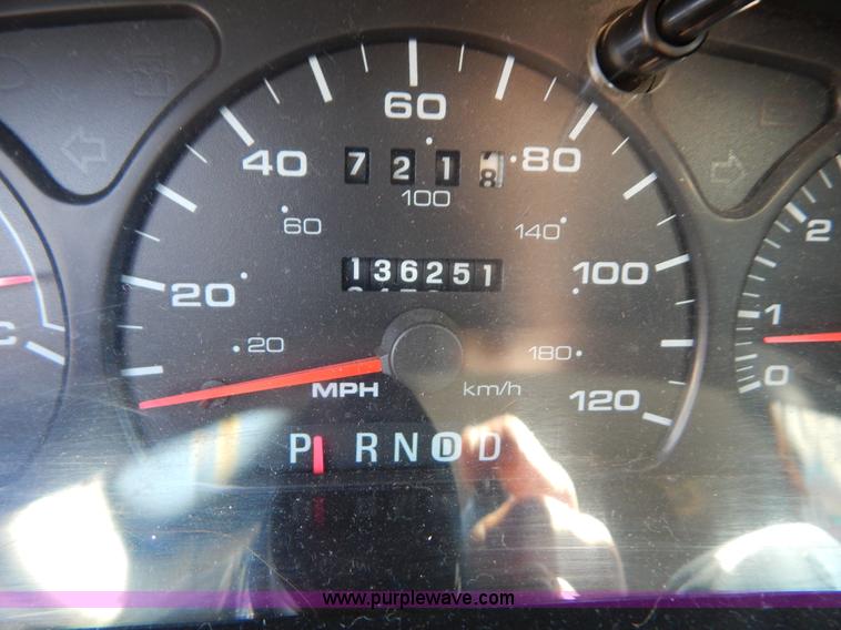 image for item I1072 2003 Ford Taurus SE