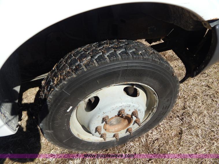 image for item I1117 1999 Ford F450 flatbed truck