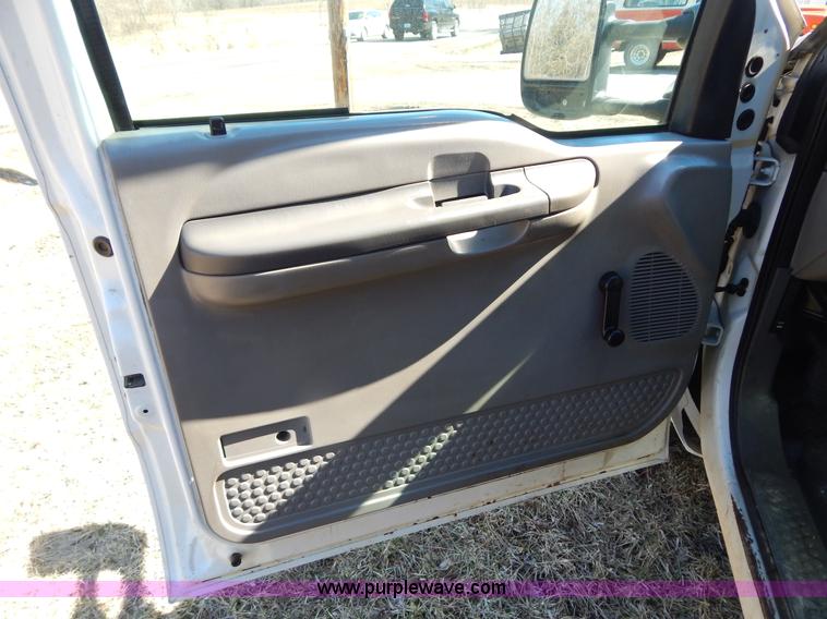 image for item I1117 1999 Ford F450 flatbed truck