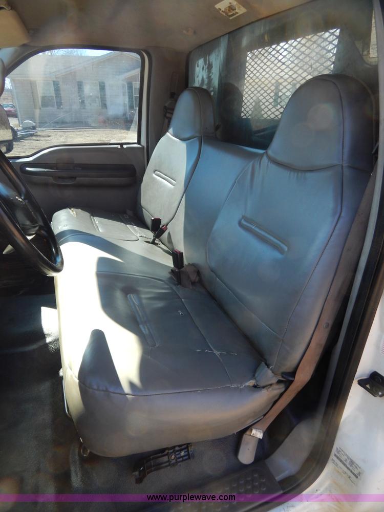 image for item I1117 1999 Ford F450 flatbed truck