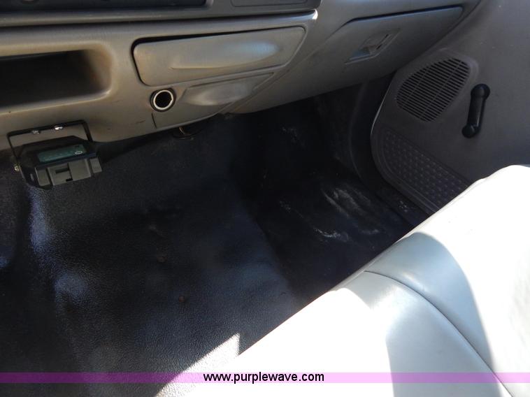 image for item I1117 1999 Ford F450 flatbed truck