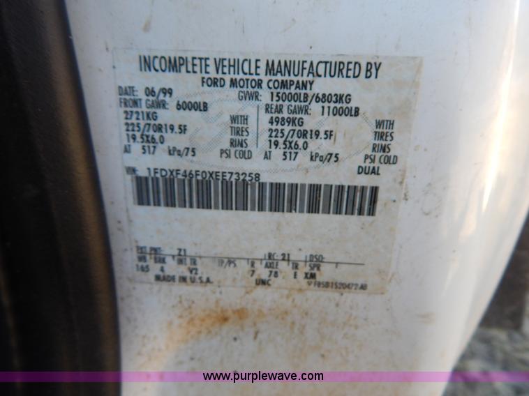 image for item I1117 1999 Ford F450 flatbed truck